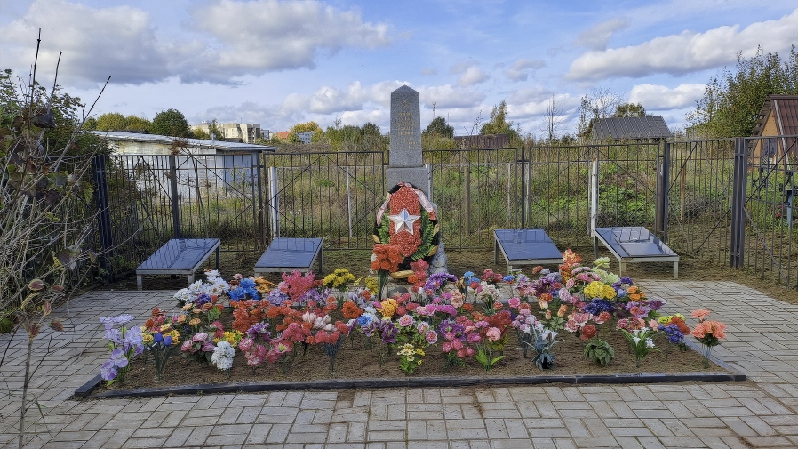 ВОИНСКОЕ ЗАХОРОНЕНИЕ БМ д. Подсопье №12